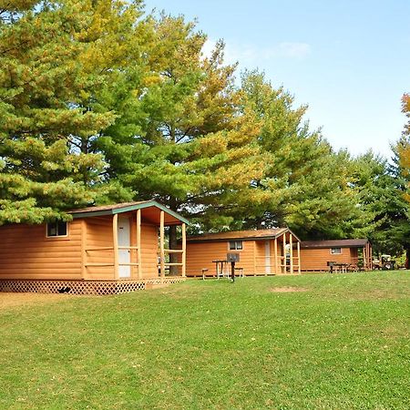 Plymouth Rock Camping Resort Basic Cabin Elkhart Lake ภายนอก รูปภาพ