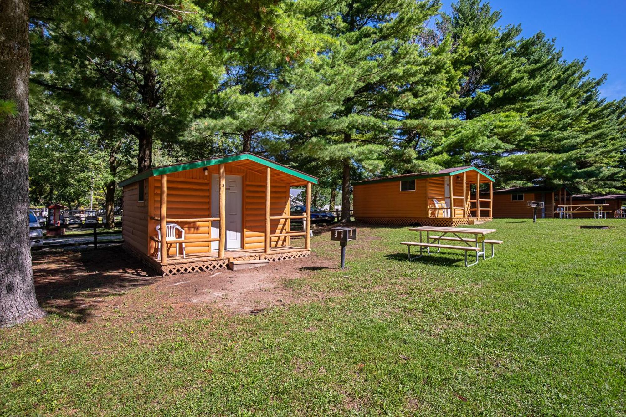 Plymouth Rock Camping Resort Basic Cabin Elkhart Lake ภายนอก รูปภาพ