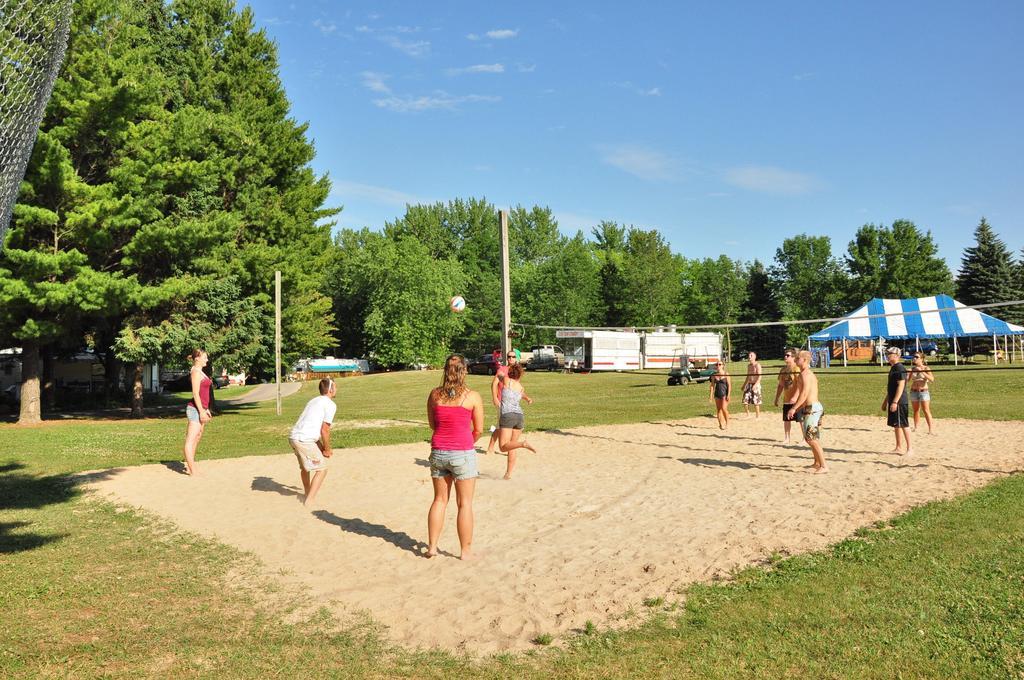 Plymouth Rock Camping Resort Basic Cabin Elkhart Lake ภายนอก รูปภาพ