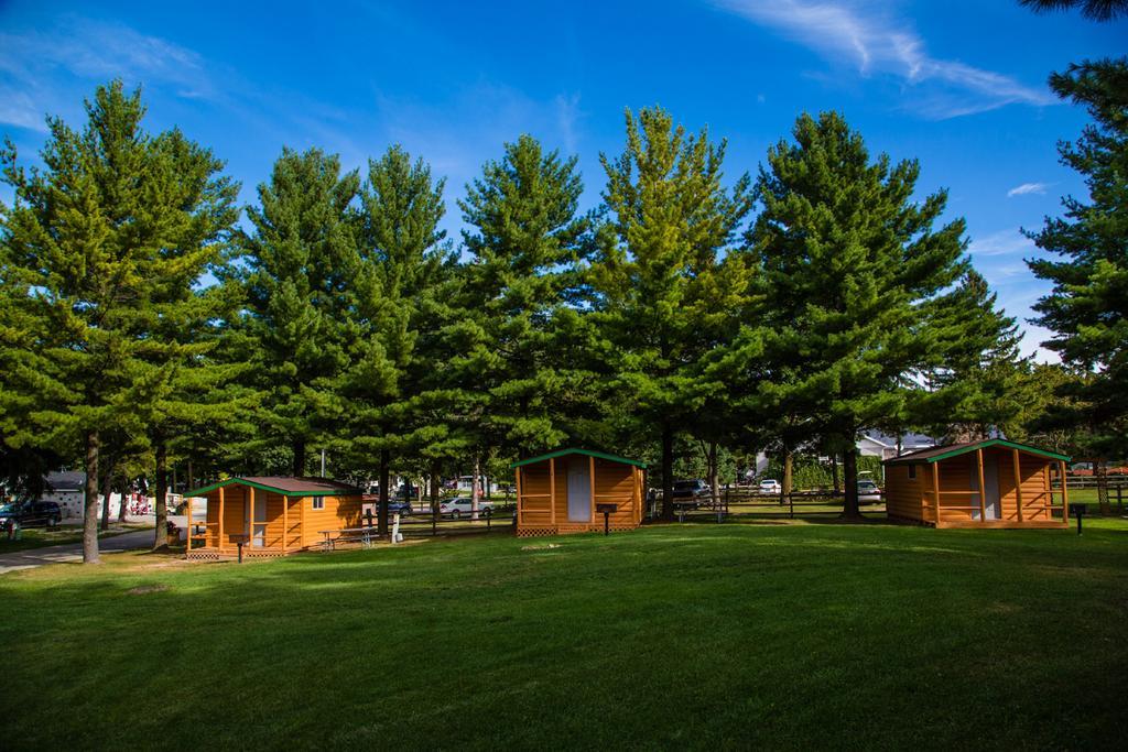 Plymouth Rock Camping Resort Basic Cabin Elkhart Lake ภายนอก รูปภาพ