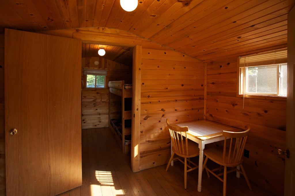 Plymouth Rock Camping Resort Basic Cabin Elkhart Lake ภายนอก รูปภาพ
