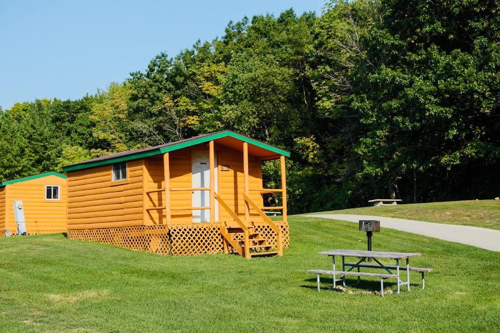 Plymouth Rock Camping Resort Basic Cabin Elkhart Lake ภายนอก รูปภาพ